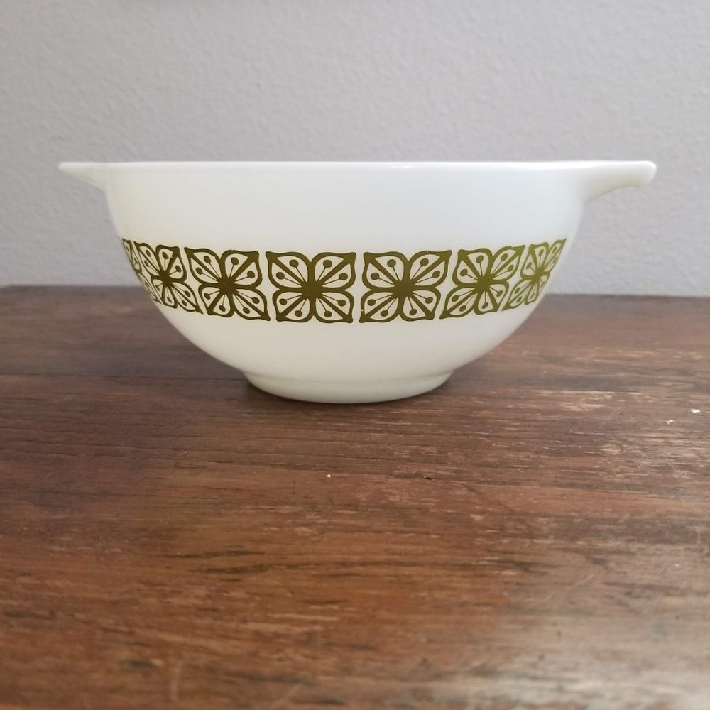 Vintage Pyrex Verde Square Flowers, 1 1/2 Quart Cinderella Bowl, #442